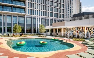 Building Photo - Dallas Urby