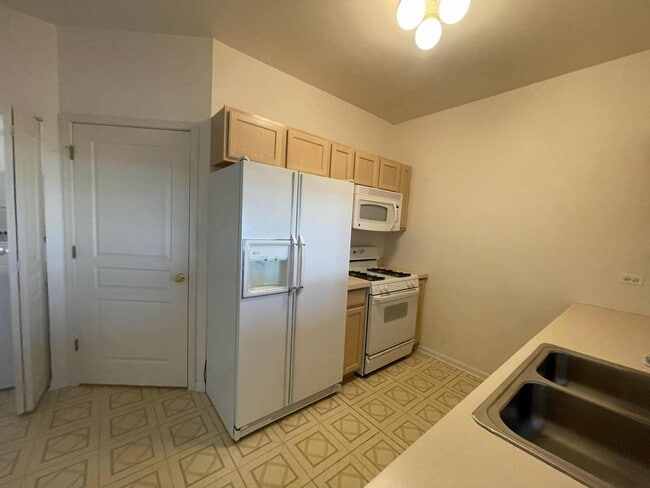 Building Photo - 51 Arboretum Dr