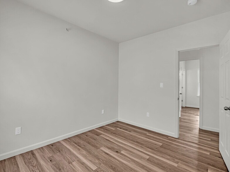 Building Photo - 12 Alpine St