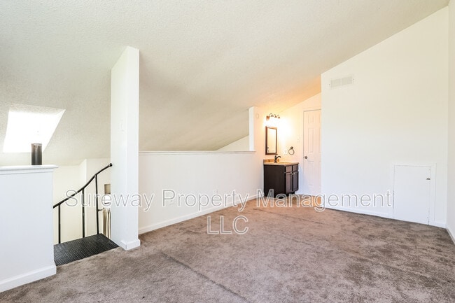 Building Photo - 806 Gregorys Way