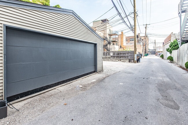 Building Photo - 2707 N Halsted St