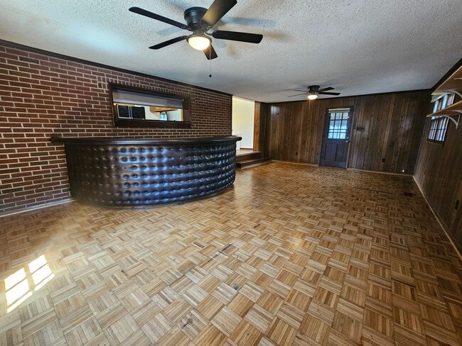 Building Photo - Manor View