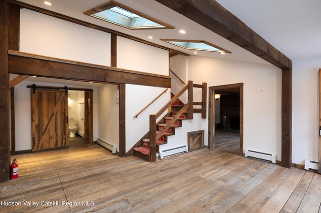 Building Photo - 683 Woodland Valley Rd