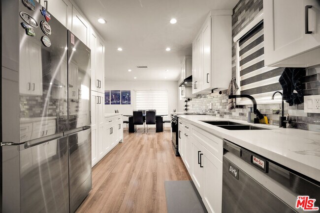 Building Photo - 12827 Sylvan St