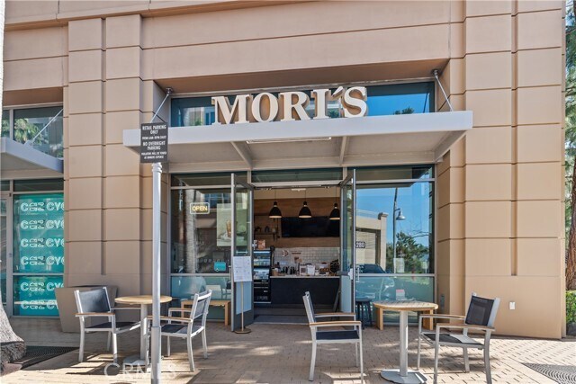 Building Photo - 5042 Scholarship