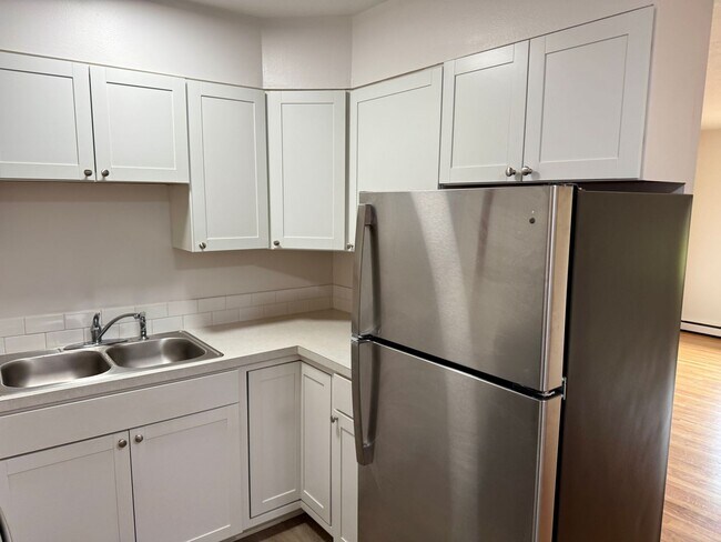 Building Photo - Cool Reed College One Bedroom