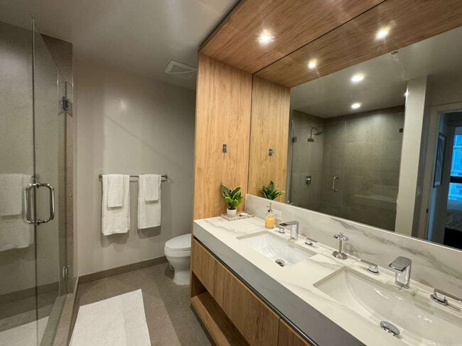 Building Photo - 11 NE 6th St