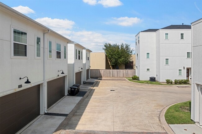 Building Photo - 1606 Westside Gardens Ln