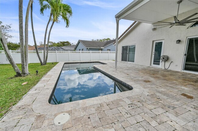 Building Photo - 8949 NW 45th Ct