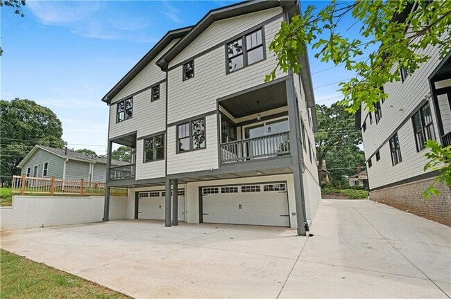 Building Photo - 965 Boulevard SE