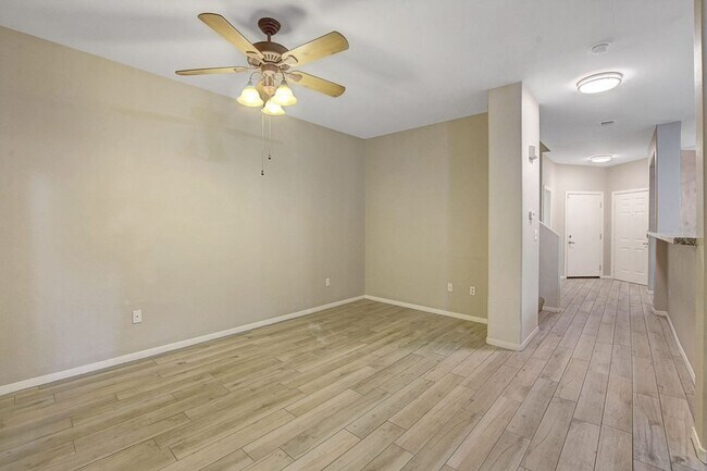 Building Photo - 716 Peachy Canyon Cir