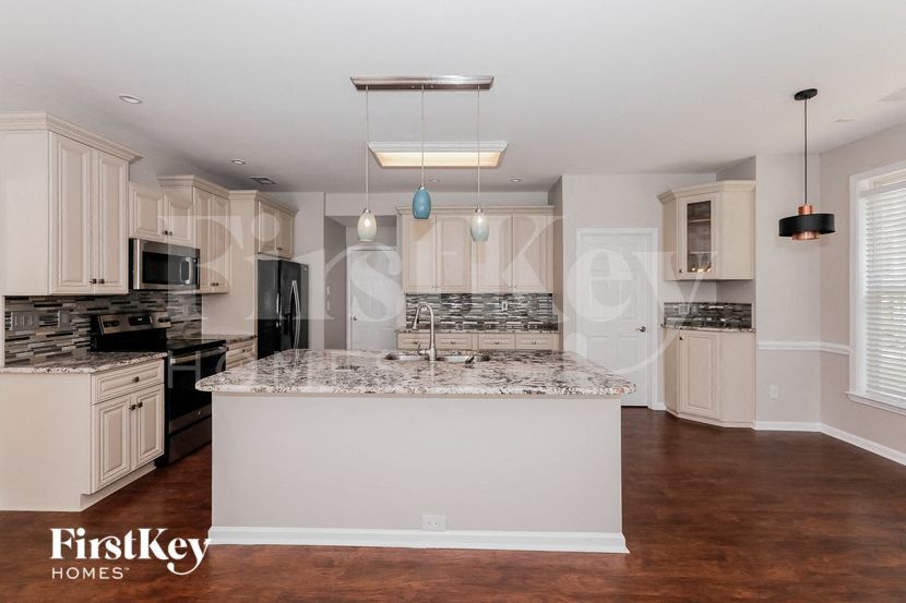 Building Photo - 5786 Crimson Oak Ct