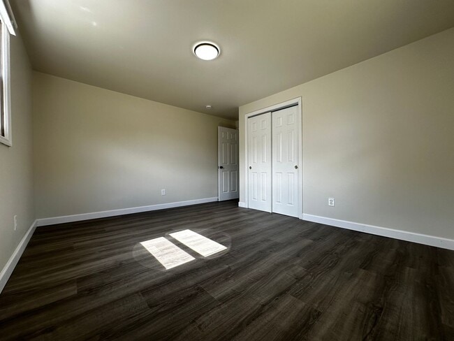 Building Photo - 2746 Nicolet Dr