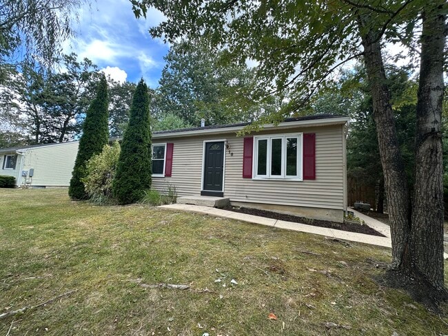 Building Photo - 16 Woodside Ln