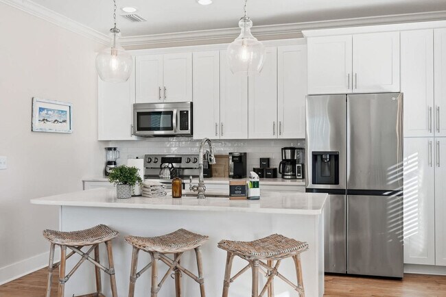 Building Photo - 21310 Pompano Ave