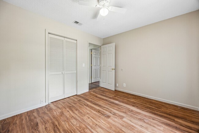 Building Photo - 117 Pinedale Dr