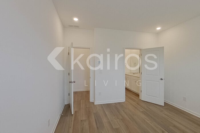 Building Photo - 114 Silver Maple Ln