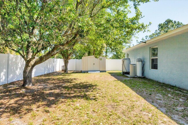 Building Photo - 2821 Embassy Rd