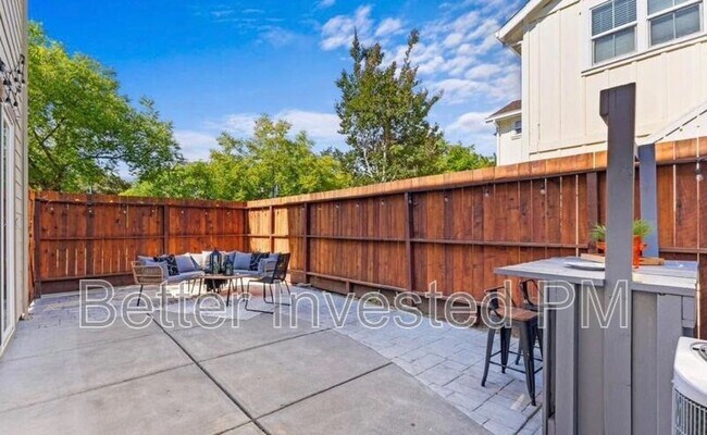 Building Photo - 2455 Prairie Ln