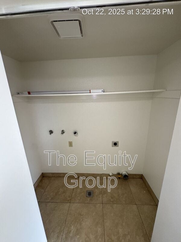 Building Photo - 2038 E Vassar Ave