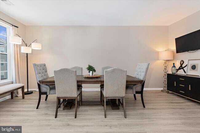 Building Photo - 364 Chessington Dr