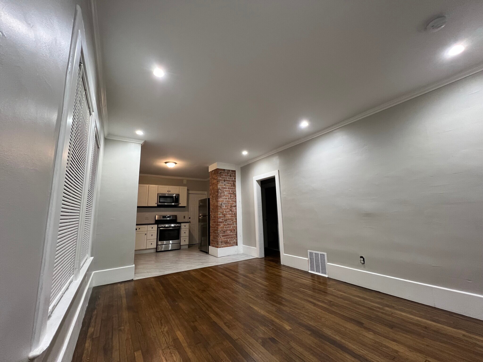 Building Photo - 7428 Dunedin St