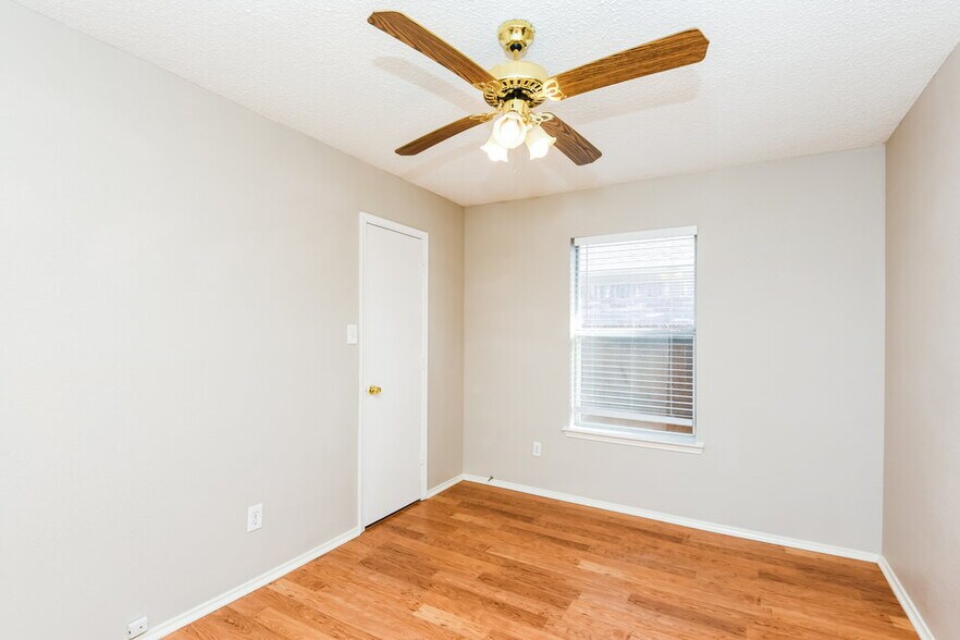 Building Photo - 10408 Morning Dew St