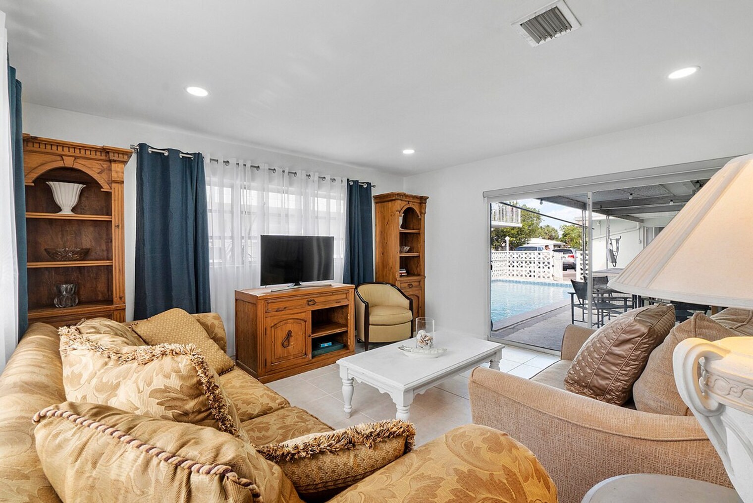 Building Photo - 2250-2270 Southeast 5th Street-SI ID1380878P