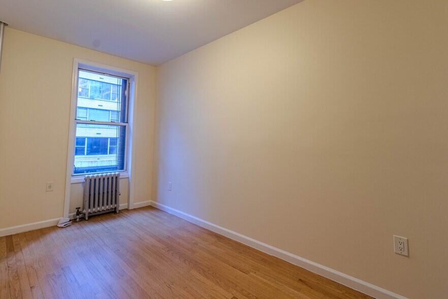 Building Photo - 321 E 51st St