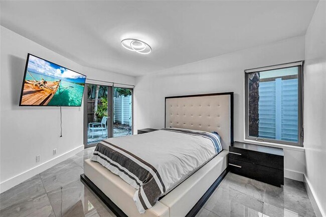 Building Photo - 1511 NE 4th Pl