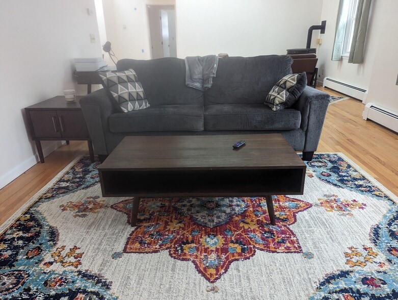 Building Photo - 212 Dewey St