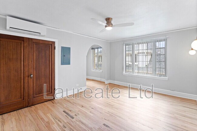 Primary Photo - 1050 N Pearl St