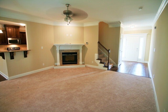 Building Photo - 833 Erika Ln