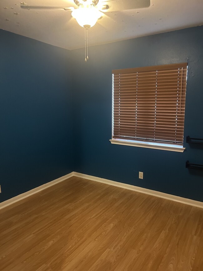 Building Photo - 210 Bailey Loop