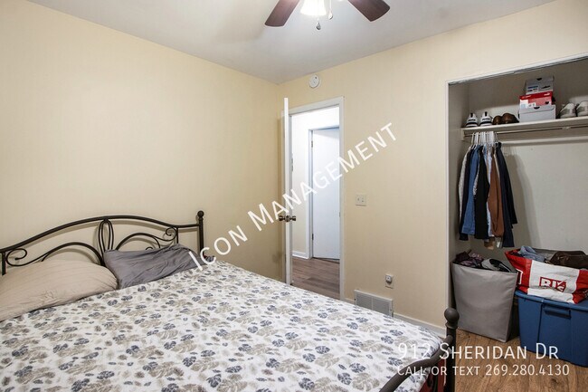 Building Photo - 912 Sheridan Dr