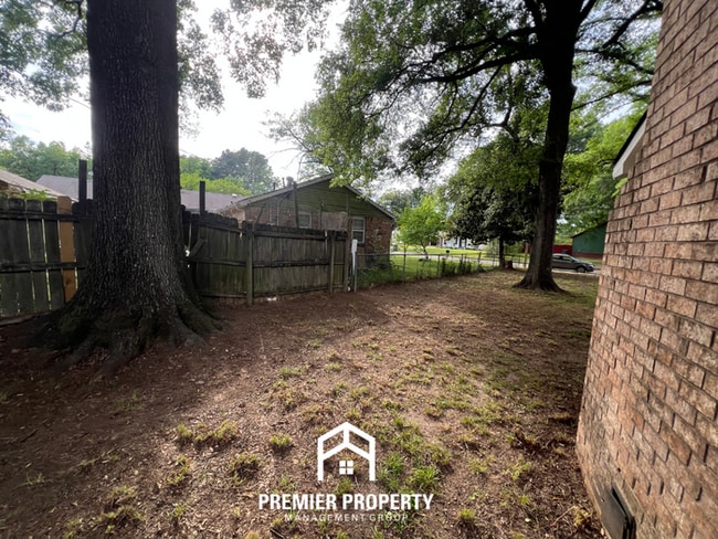 Building Photo - Spacious 3BR/2BA Home with Den & Living Room | Brick Fireplace & Large Yard