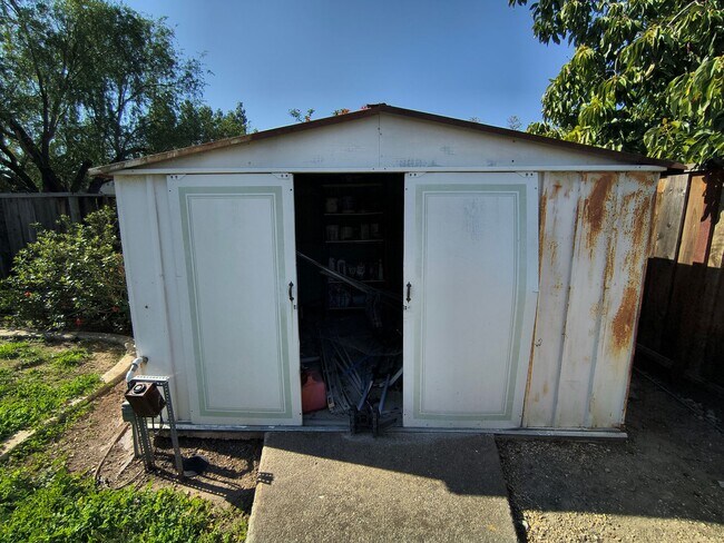 Building Photo - BEAUTIFUL TWO LEVEL 4BD/3BA HOME AVAILABLE IN MILPITAS, CA !!!!!!