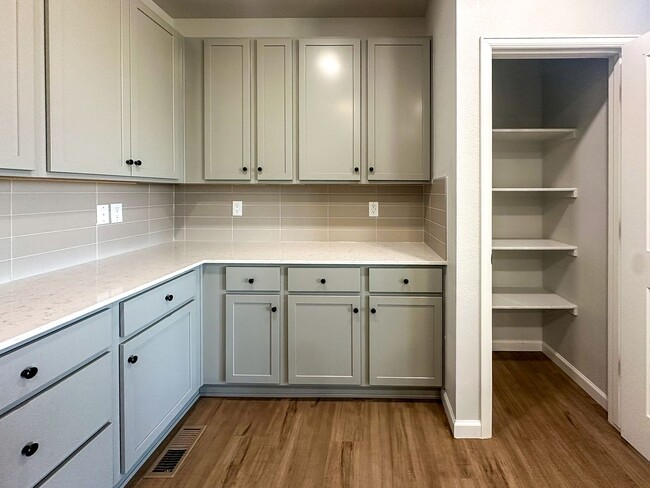 Building Photo - Alder Creek 3bd 2.5ba paired home for rent!