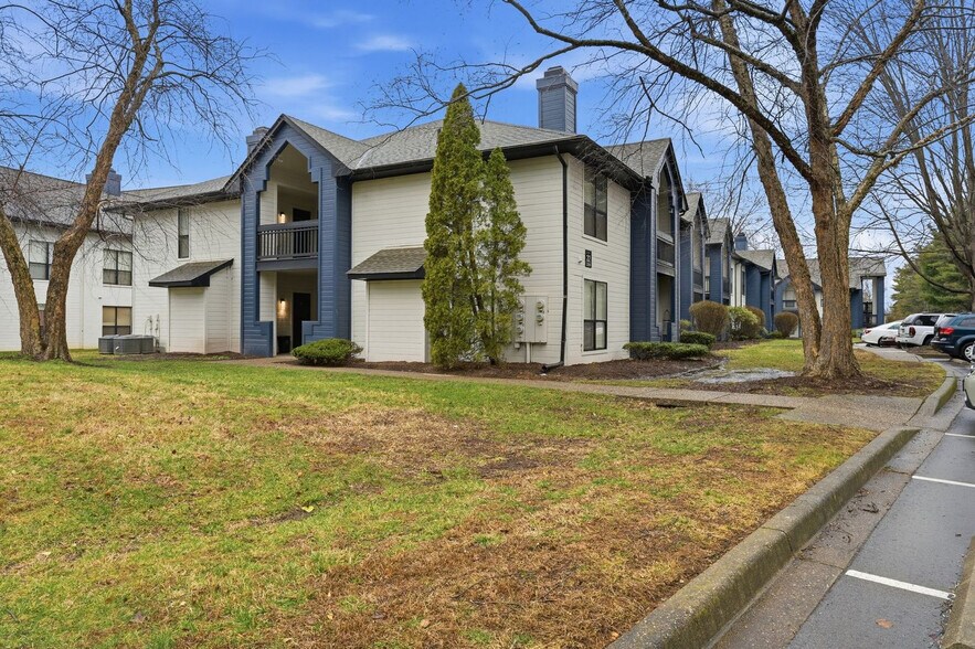 Building Photo - 2200 Deer Path Cir