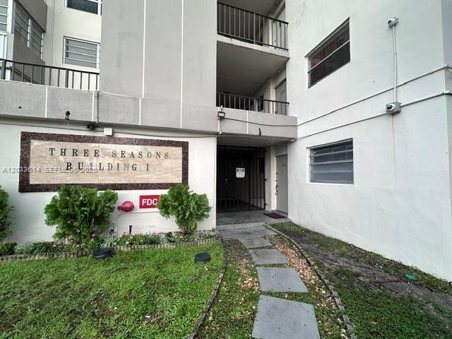 Building Photo - 16450 Miami Dr