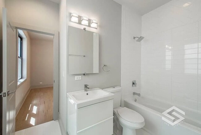 Building Photo - 4226 S Ellis Ave