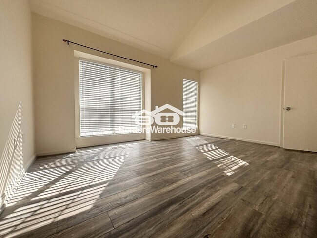 Building Photo - 1525 Casino Cir