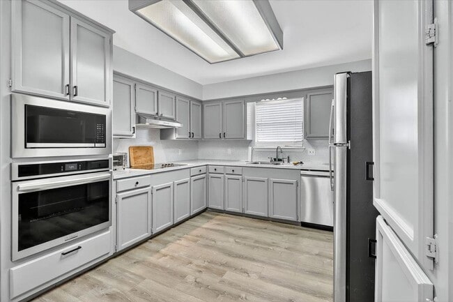 Building Photo - 5410 Fox Run Dr