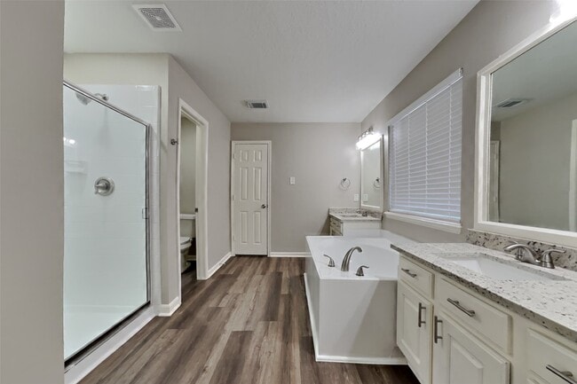 Building Photo - 70 N Creekmist Pl