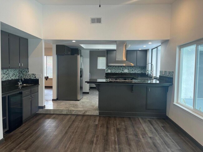 Building Photo - 1233 E Via Escuela