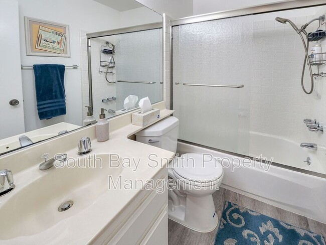 Building Photo - 420 Palos Verdes Blvd