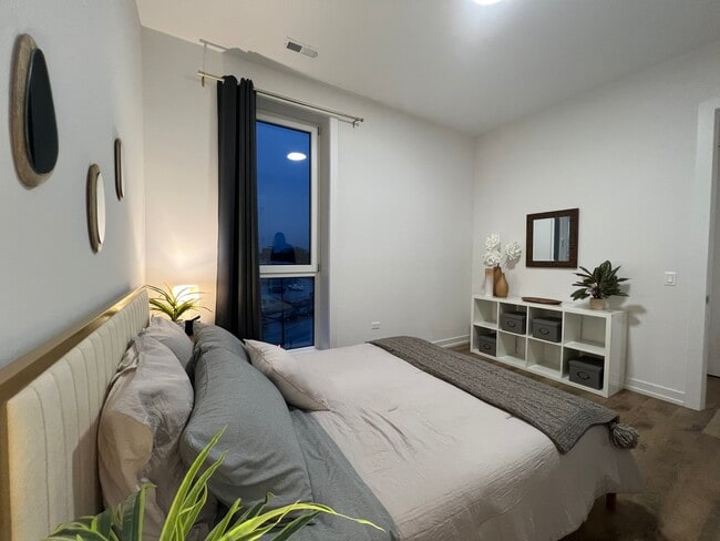 Building Photo - 815 N Richmond St