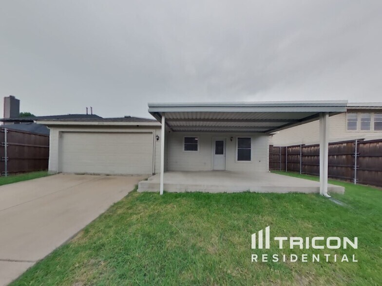 Building Photo - 2060 Pinenut Dr