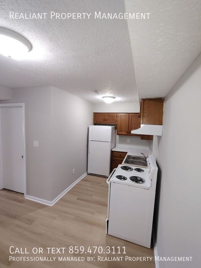 Building Photo - 31 Hurley St