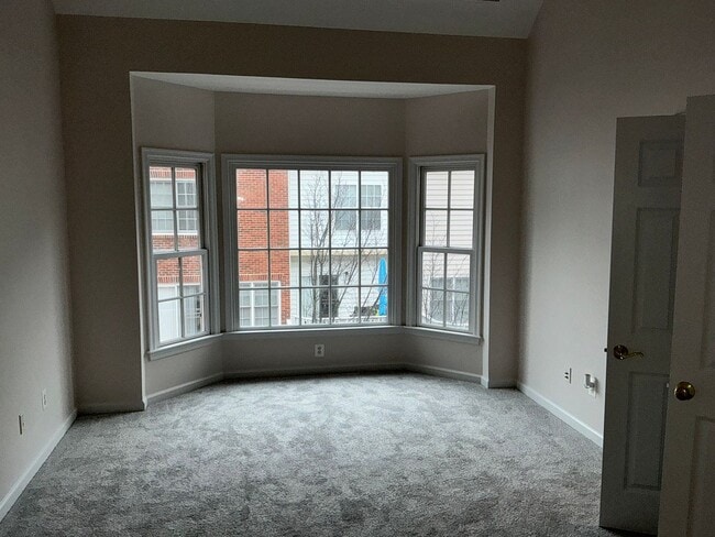 Building Photo - Beautiful 4BR 4.5BA 4 level townhome with ...